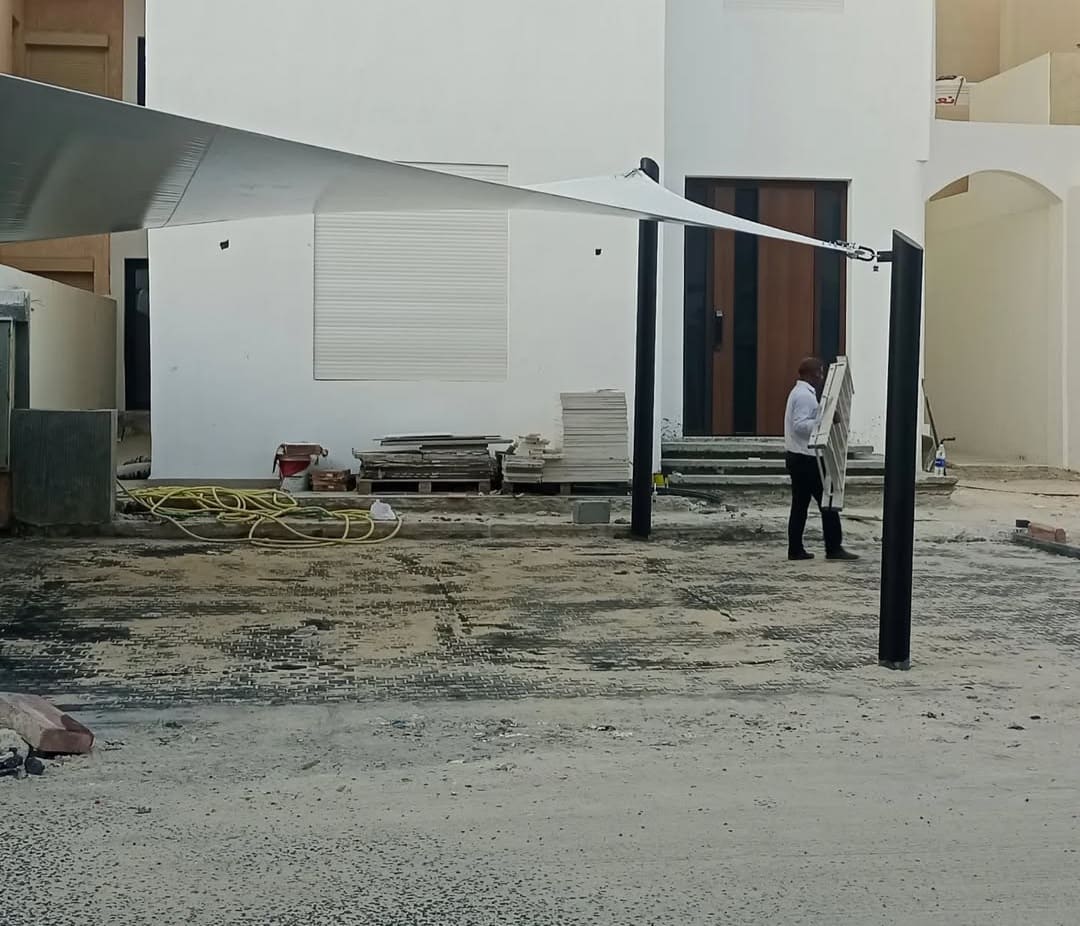 مظلة شراع للمطاعم